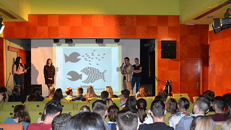 Na događaju „Solo ili solidarno“ društveno angažirani srednjoškolci iz Zagreba i Gospića predstavili su različite aktivnosti društvenog i humanitarnog djelovanja