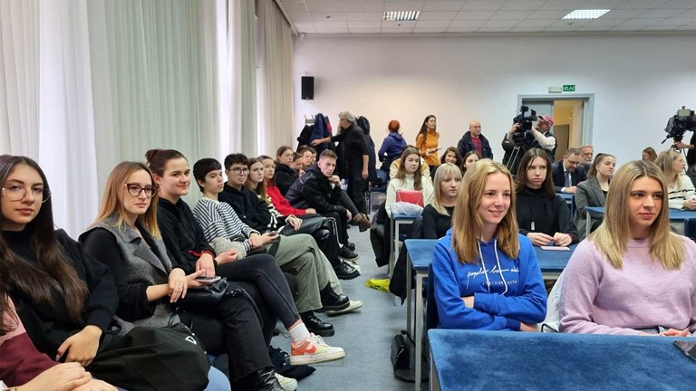 IZVJEŠTAJ S DIJALOGA NA MEĐUNARODNI DAN OBRAZOVANJA